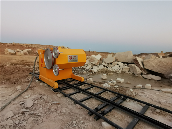 長(zhǎng)沙凱發(fā)超硬材料科技有限公司,長(zhǎng)沙礦山石材開(kāi)采設(shè)備銷售,長(zhǎng)沙金剛石繩鋸機(jī)銷售,金剛石串珠繩生產(chǎn)銷售，水平鉆機(jī)生產(chǎn)銷售