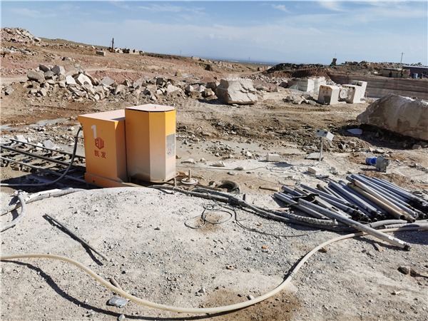 長(zhǎng)沙凱發(fā)超硬材料科技有限公司,長(zhǎng)沙礦山石材開(kāi)采設(shè)備銷售,長(zhǎng)沙金剛石繩鋸機(jī)銷售,金剛石串珠繩生產(chǎn)銷售，水平鉆機(jī)生產(chǎn)銷售